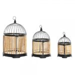 3 cages d'oiseaux décoratives en métal et rotin , présentées sur fond blanc