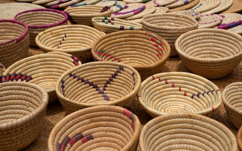 Rotin vs osier : similaires ou complémentaires ? Rotin vs osier : similaires ou complémentaires ? L'univers de la décoration d'intérieur rotin vs osier similaires complementaires