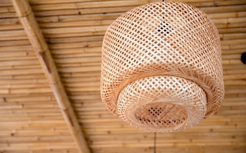 Suspensions en rotin : éclairer avec style au-dessus de la table de salle à manger Suspensions en rotin : éclairer avec style au-dessus de la table de salle à manger L'univers de la décoration d'intérieur suspensions rotin eclairer style table salle a manger 2