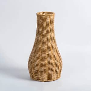 Grand Vase en Osier de Style Rustique sur fond gris