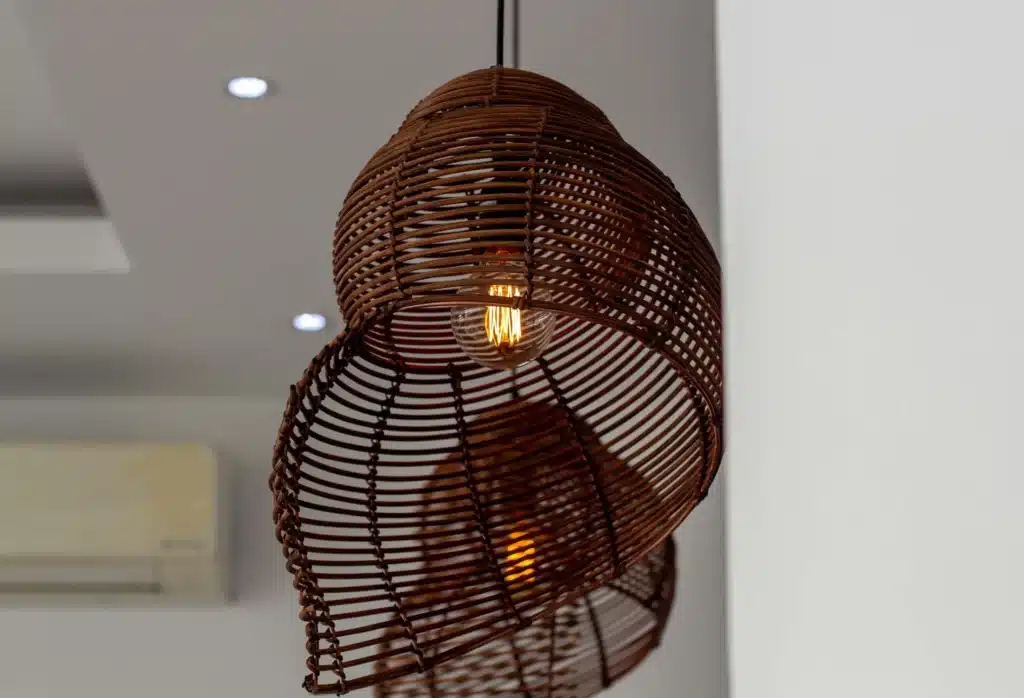 Lampe en rotin : Pourquoi elle fait son grand retour dans nos intérieurs ? Lampe en rotin : Pourquoi elle fait son grand retour dans nos intérieurs ? L'univers de la décoration d'intérieur lampe rotin pourquoi grand retour interieurs 2