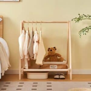 Portant Bois Pliable et Moderne dans une chambre