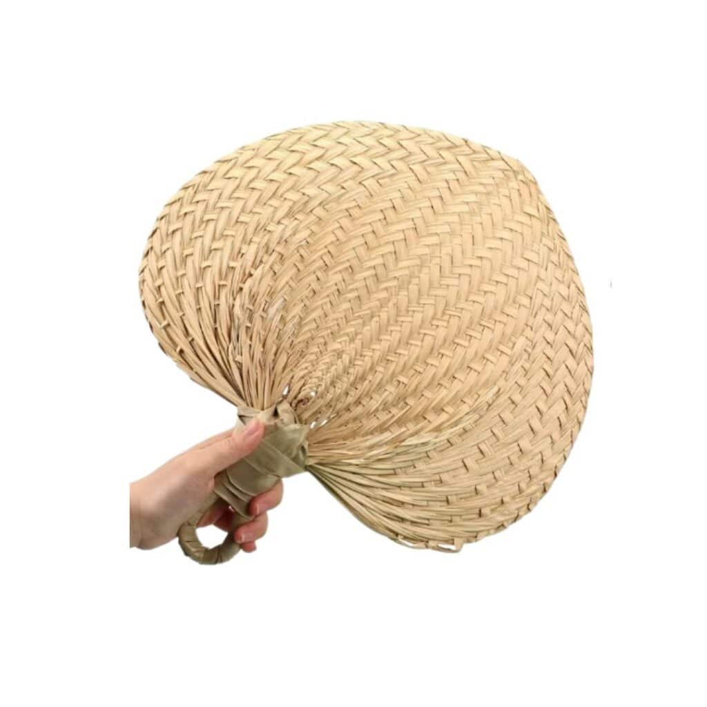 Lot de 10 Éventails en Rotin en Forme de Cœur sur fond blanc