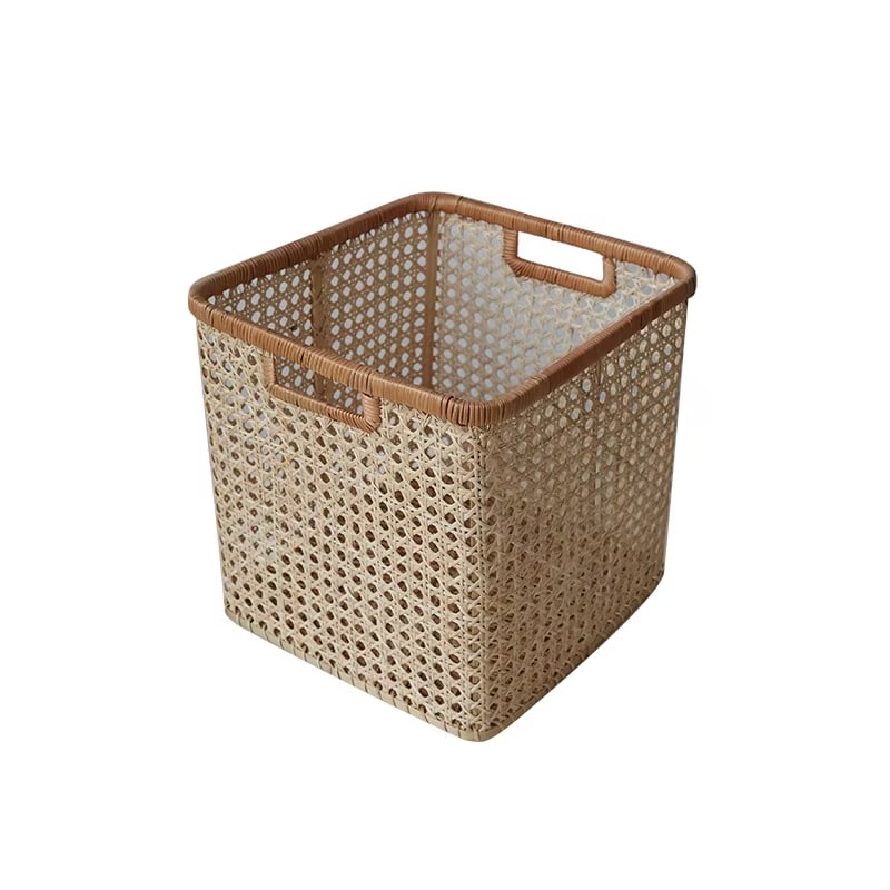 Panier à Linge Rotin Carré Panier à Linge Rotin Carré sur fond blanc