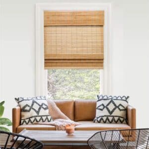 Store Bambou Régulier sur une fenêtre